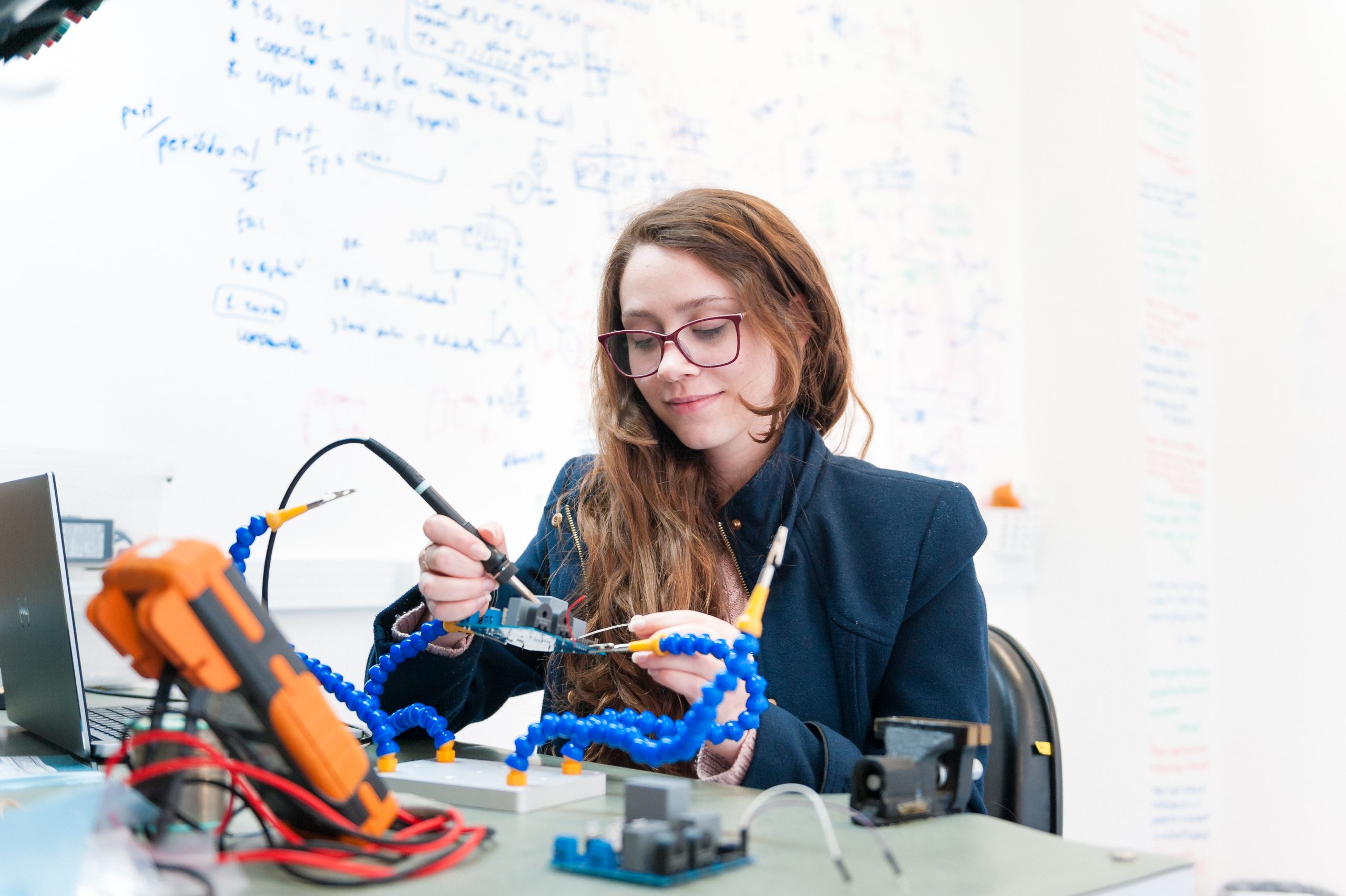 Unisinos e Secretaria de Inovação, Ciência e Tecnologia abrem edital para Projeto de Capacitação em Encapsulamento de Semicondutores  