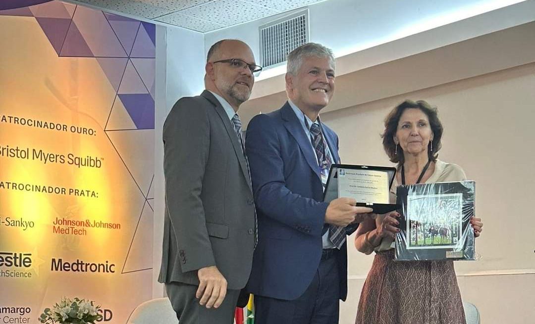 Professor do curso de Medicina recebe homenagem da Associação Brasileira de Câncer Gástrico 