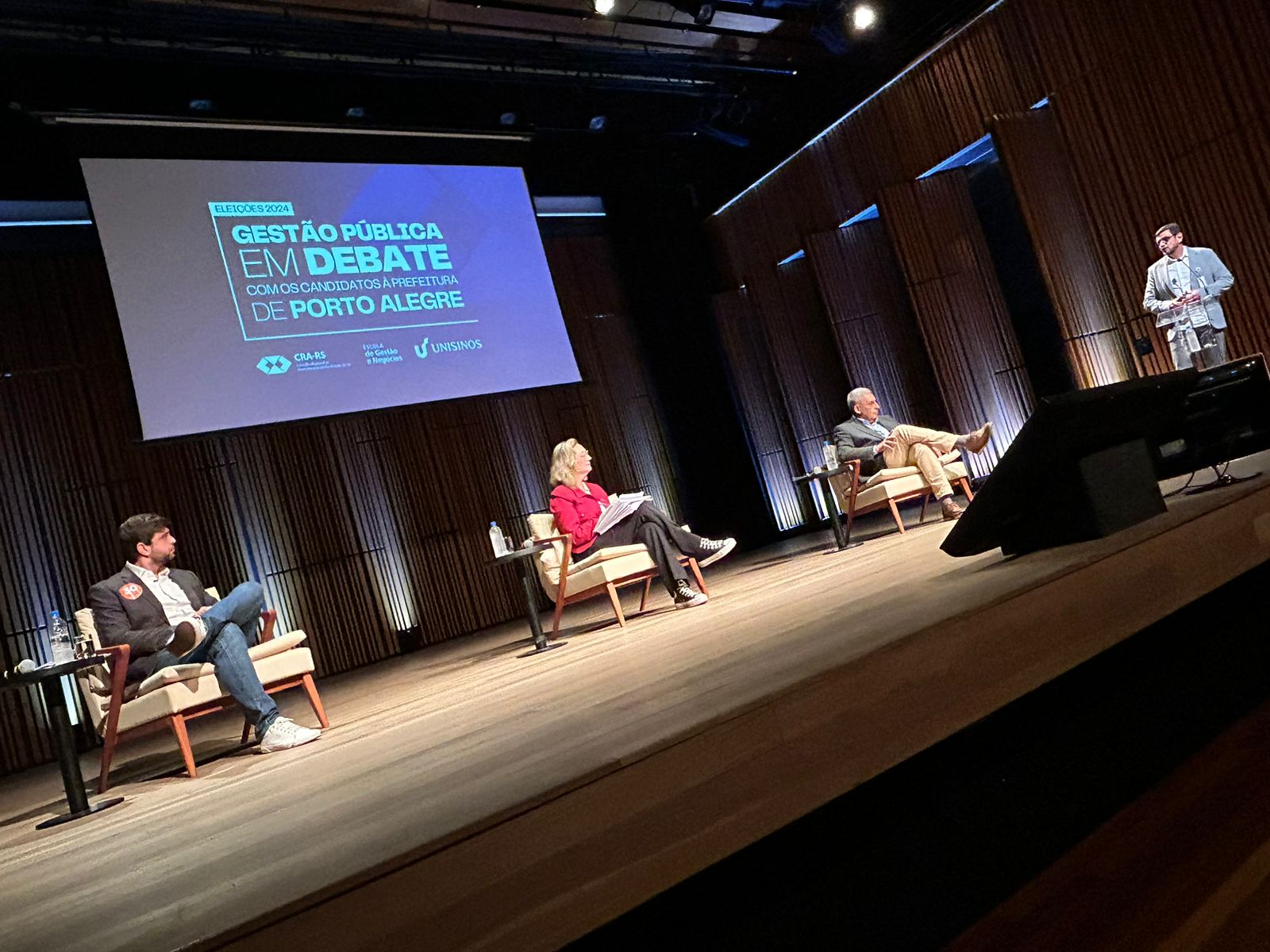 Teatro Unisinos foi palco de debate entres candidatos à Prefeitura de Porto Alegre 