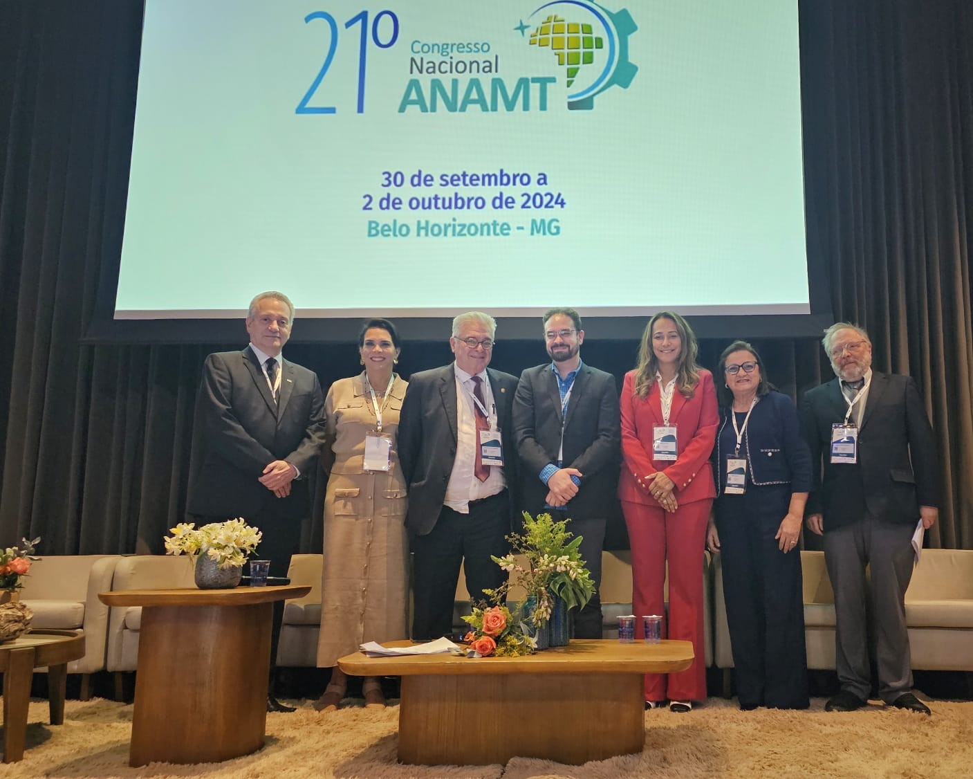 Professor e alunas da Escola de Saúde ficam em primeiro lugar em Congresso Nacional da ANAMT 